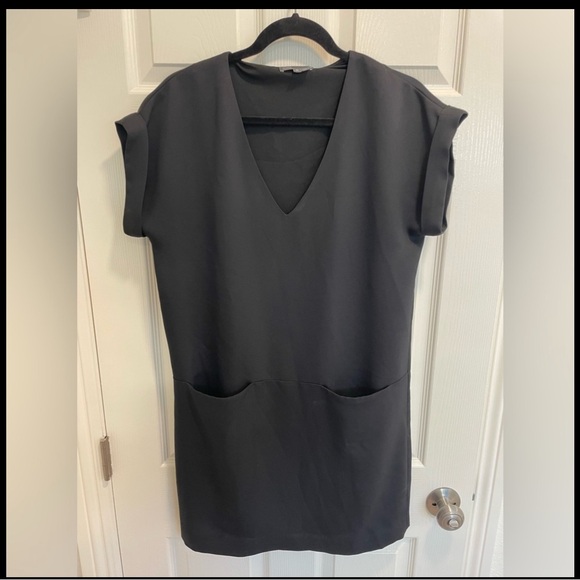 Vince Charcoal V-Neck Dress with pockets - Picture 2 of 6